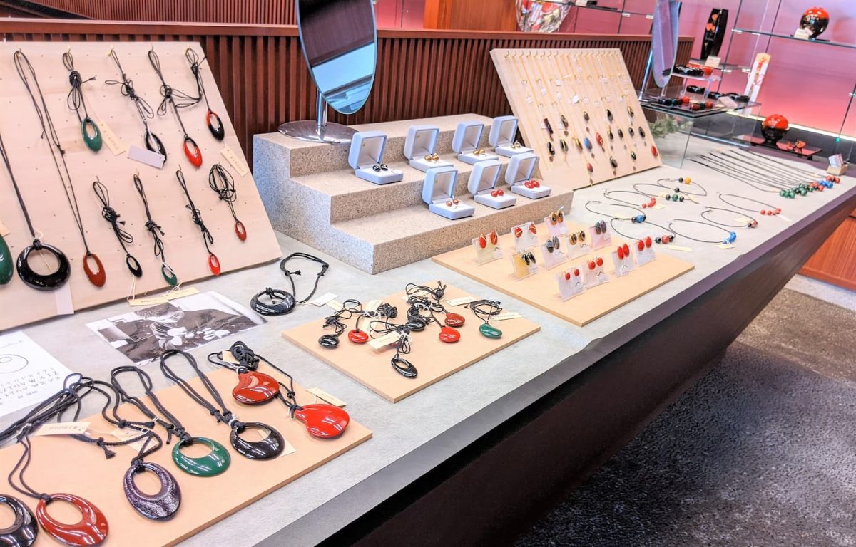 輪島市】しおやす漆器工房 輪島塗工房見学＆WASSA体験 | Discover Noto