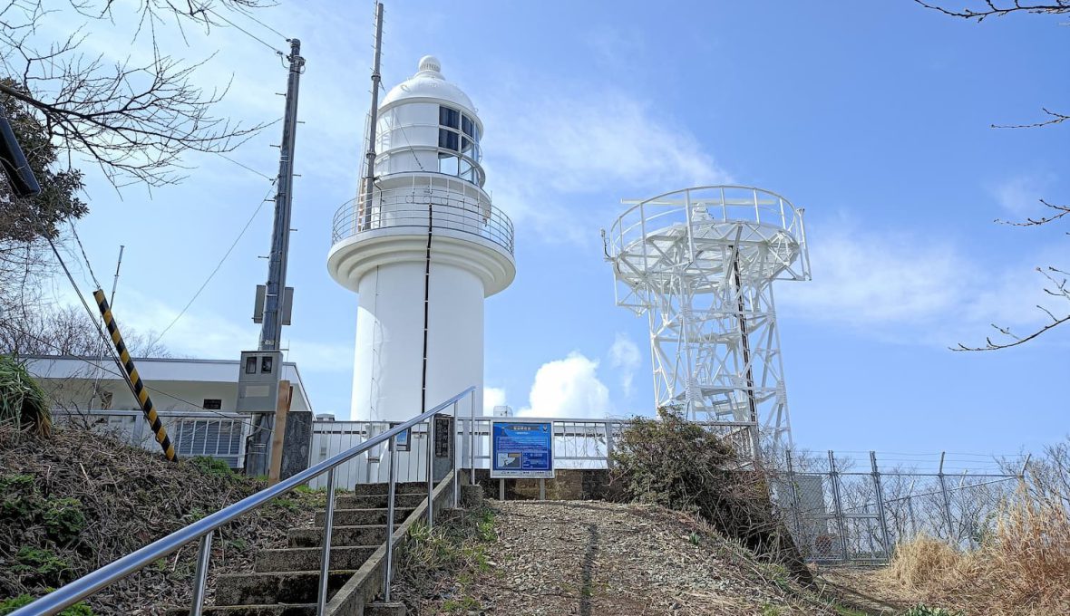 【輪島市】日本海を航行する船舶を守る「猿山岬灯台」